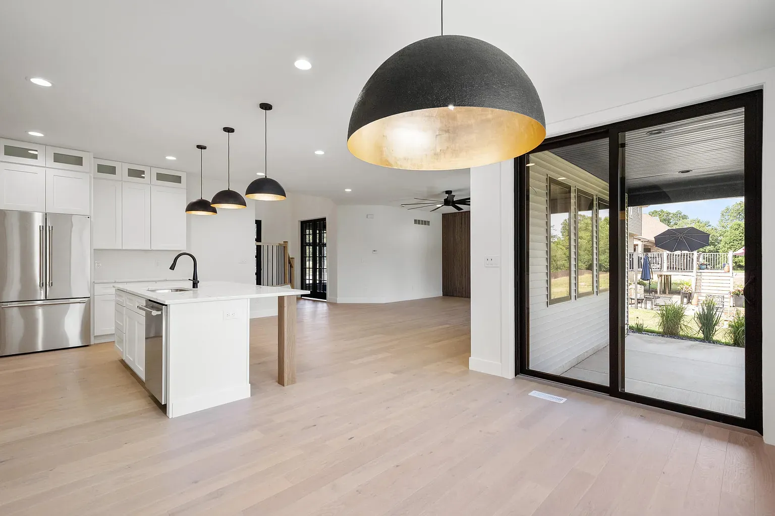 Kitchen & patio